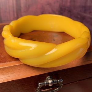 Vintage bangle: Buch & Deichmann, Denmark 1981.